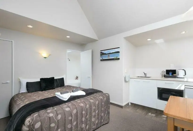 استودیوی استاندارد, Kings Gate Motel