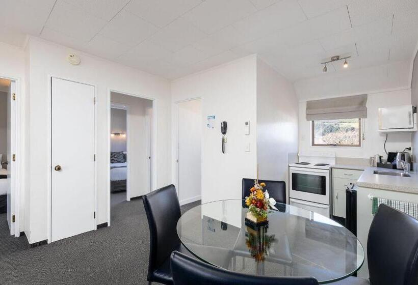 דירת שני חדרים, Kings Gate Motel