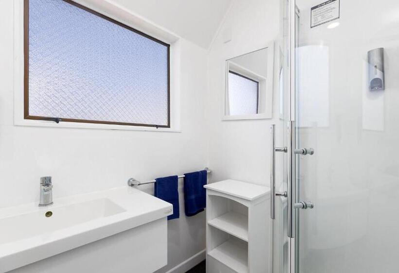 דירת שני חדרים, Kings Gate Motel