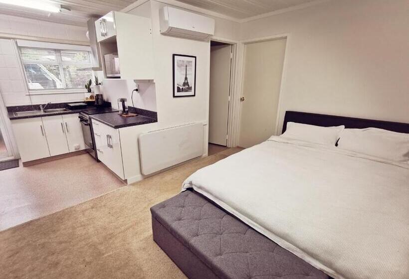 Estudi Deluxe, Lush & Co Auckland Bed & Breakfast