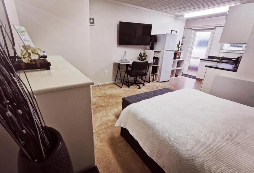 Estudi Deluxe, Lush & Co Auckland Bed & Breakfast