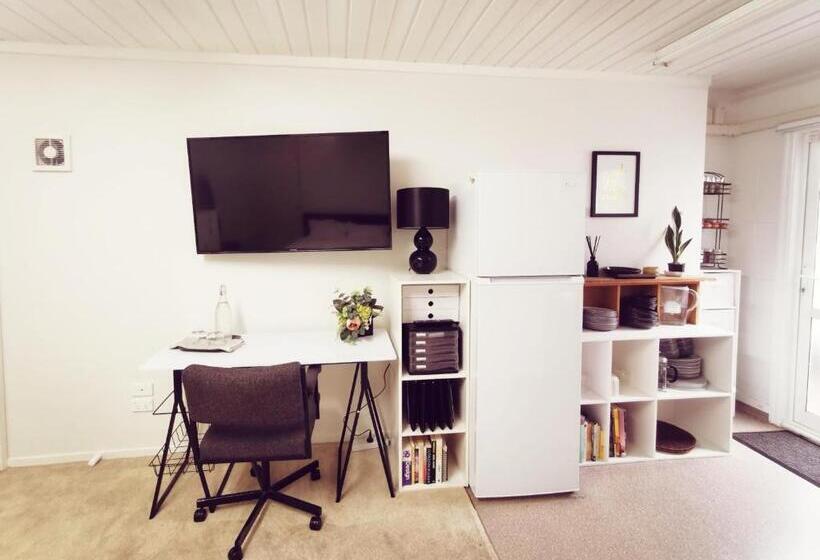 Estudi Deluxe, Lush & Co Auckland Bed & Breakfast