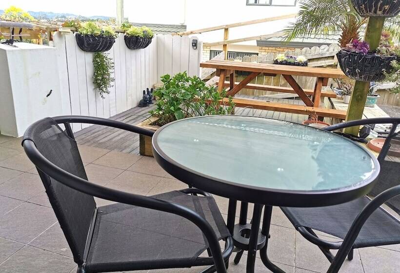 Habitació Deluxe Vista Jardí, Lush & Co Auckland Bed & Breakfast