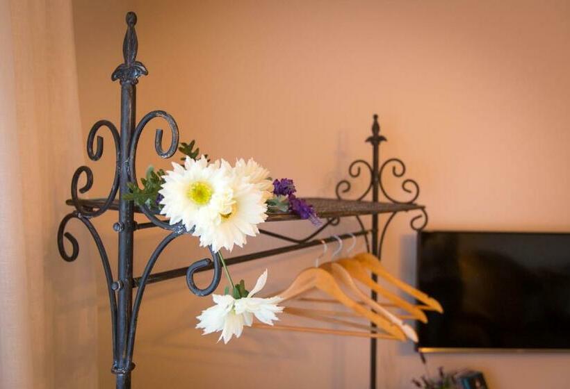 إستوديو قياسى مطلّ علي الحديقة, Rolling Hills Country Stay B&b