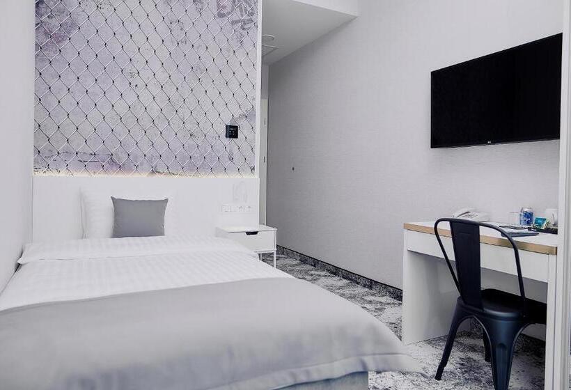 Номер Стандарт Индивидуальный, Tulip Inn żyrardów