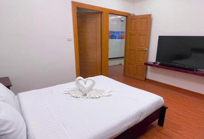 1 Szobás Tetőtéri Apartman, The Lodge Pattaya