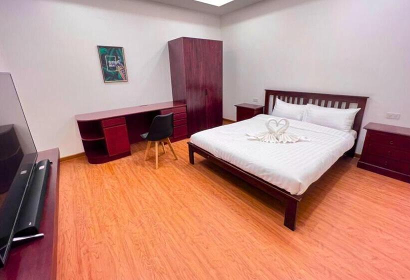 1 Szobás Tetőtéri Apartman, The Lodge Pattaya