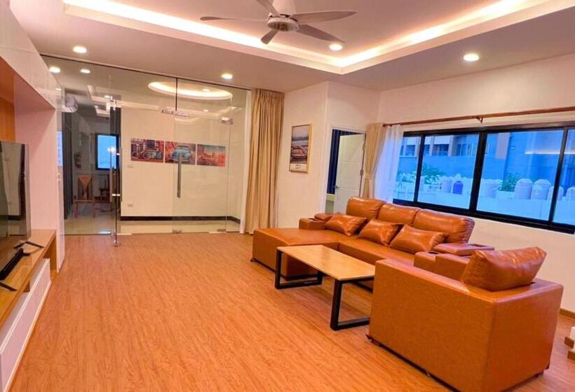 1 Szobás Tetőtéri Apartman, The Lodge Pattaya