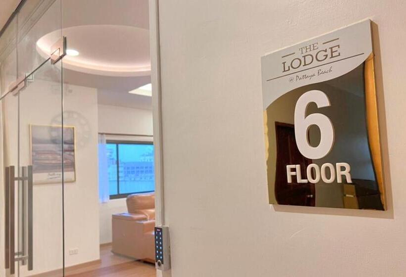 1 Szobás Tetőtéri Apartman, The Lodge Pattaya