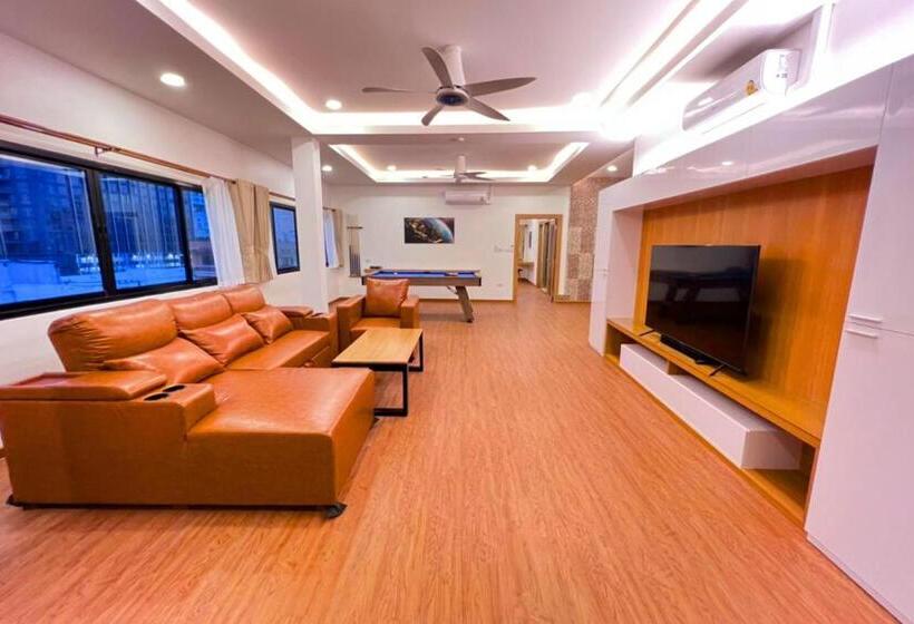 1 Szobás Tetőtéri Apartman, The Lodge Pattaya