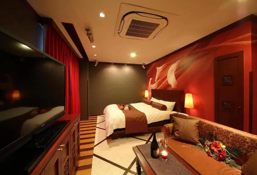 Quarto Estandar, Watergate Funabashi