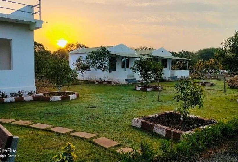 Номер Стандарт Вид на Сад, Aamrakunj Gir Resort