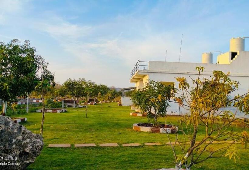 Номер Стандарт Вид на Сад, Aamrakunj Gir Resort