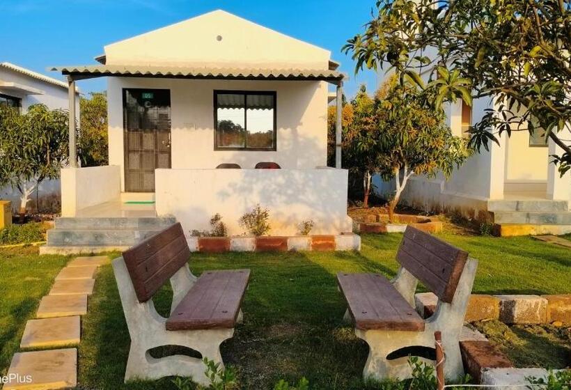 Номер Стандарт Вид на Сад, Aamrakunj Gir Resort