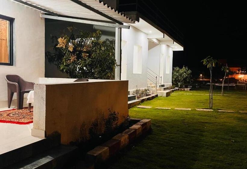 Номер Стандарт Вид на Сад, Aamrakunj Gir Resort