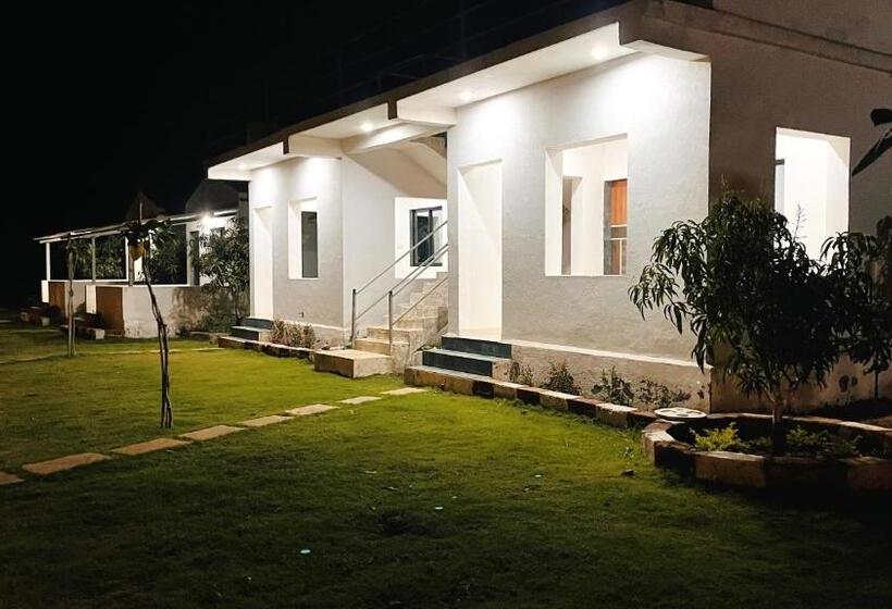 Номер Стандарт Вид на Сад, Aamrakunj Gir Resort