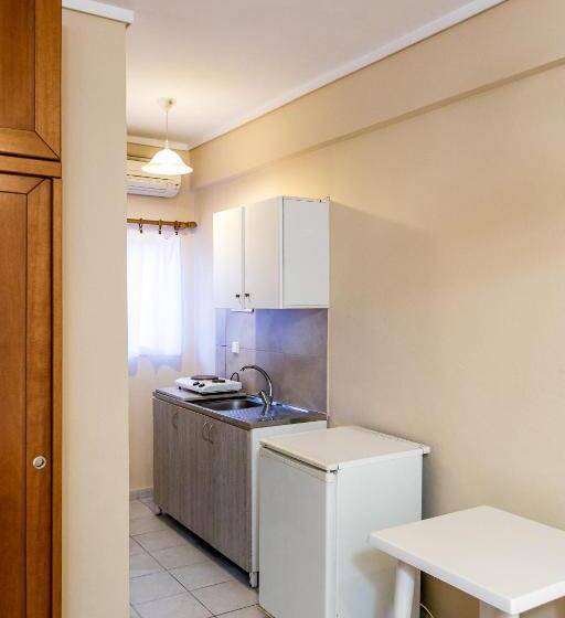 Quarto Triplo Estandar, Halkidiki Greek Pride Themelis Studios