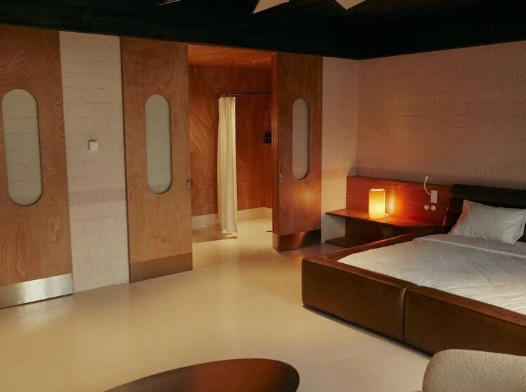 اتاق استاندارد با چشم‌انداز شهر, Rooms Hotel - Batumi