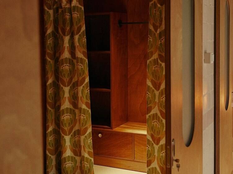 اتاق استاندارد با چشم‌انداز شهر, Rooms Hotel - Batumi