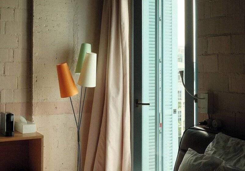 اتاق استاندارد با تخت بزرگ, Rooms Hotel - Batumi