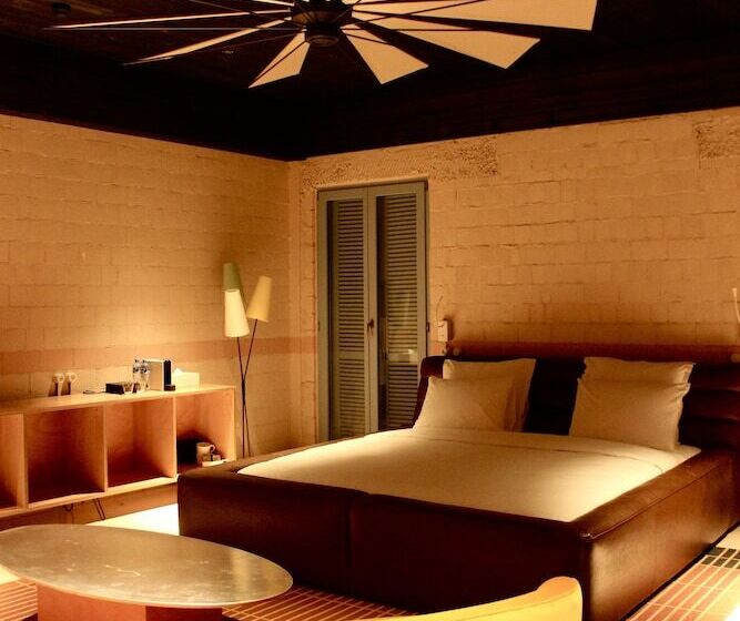 اتاق استاندارد با تخت بزرگ, Rooms Hotel - Batumi