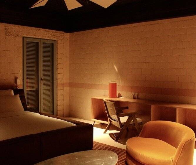 اتاق استاندارد با تخت بزرگ, Rooms Hotel - Batumi