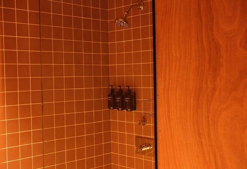 اتاق استاندارد با تخت بزرگ, Rooms Hotel - Batumi