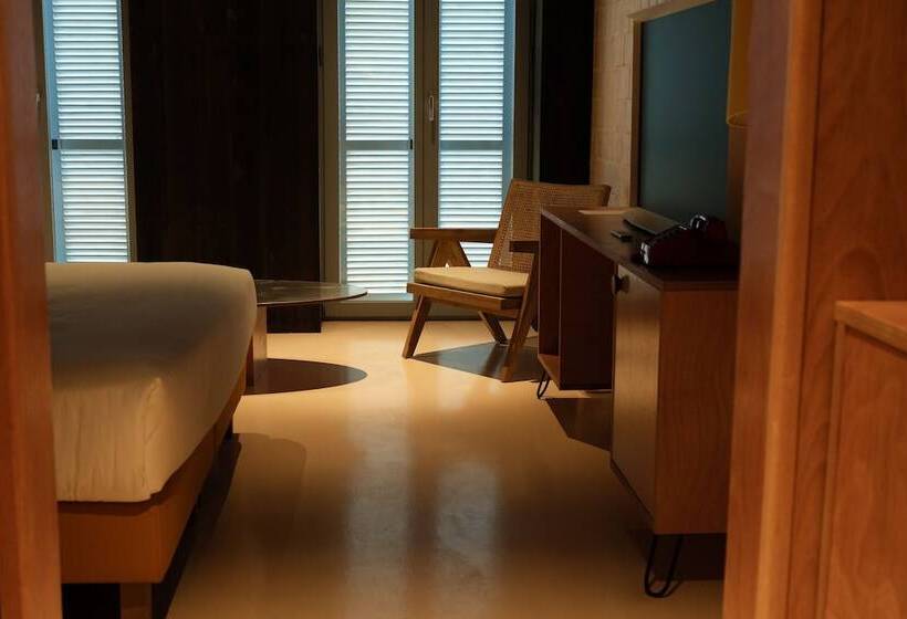 اتاق استاندارد با تخت دو نفره بزرگ, Rooms Hotel - Batumi