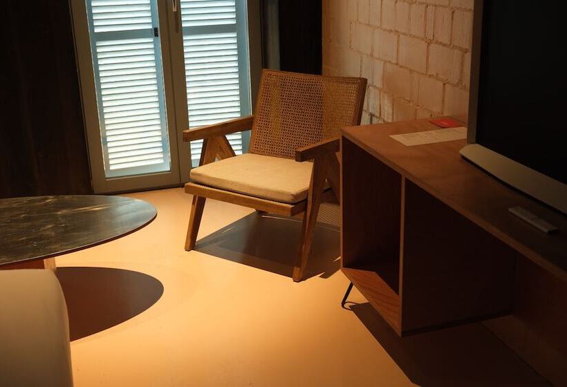 اتاق استاندارد با تخت دو نفره بزرگ, Rooms Hotel - Batumi