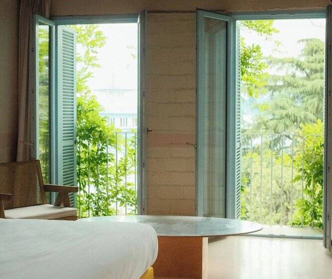 اتاق استاندارد با تخت دو نفره بزرگ, Rooms Hotel - Batumi