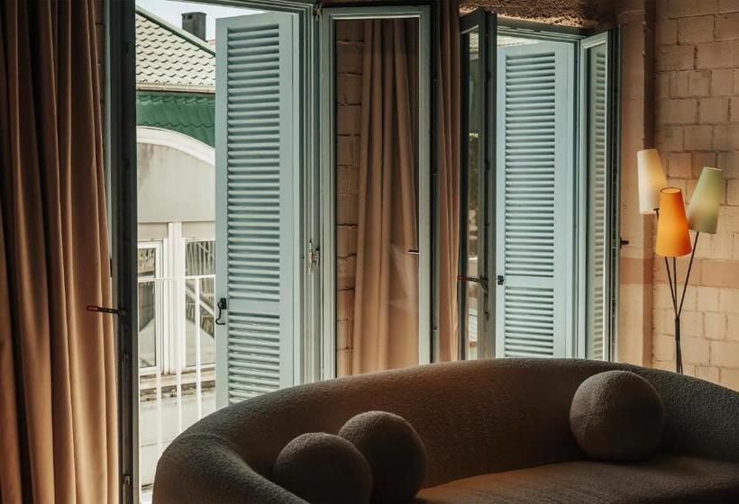 اتاق استاندارد با چشم‌انداز شهر, Rooms Hotel - Batumi