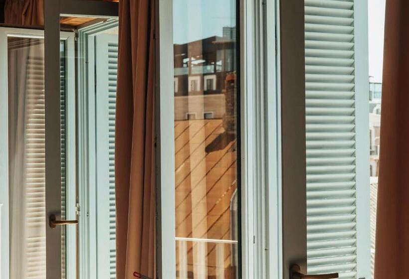 اتاق استاندارد با چشم‌انداز شهر, Rooms Hotel - Batumi