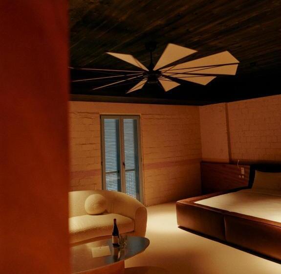 اتاق استاندارد با چشم‌انداز شهر, Rooms Hotel - Batumi