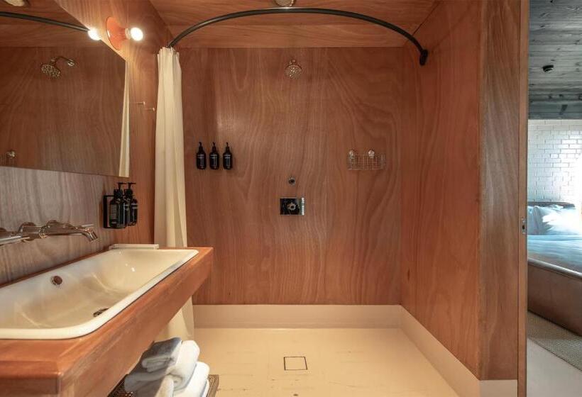 اتاق استاندارد با تخت بزرگ, Rooms Hotel - Batumi