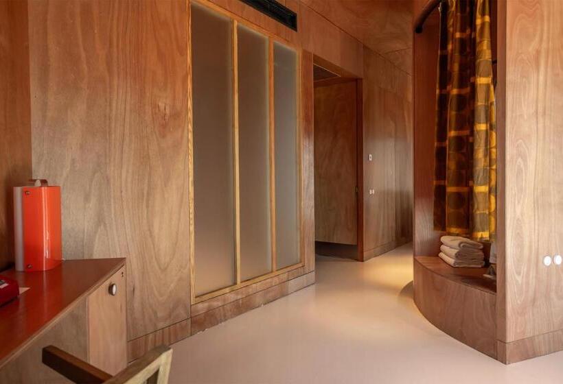 مجموعه ویستا شهر, Rooms Hotel - Batumi