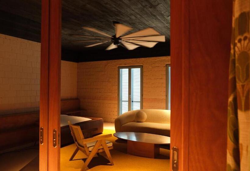 اتاق استاندارد با چشم‌انداز دریا, Rooms Hotel - Batumi