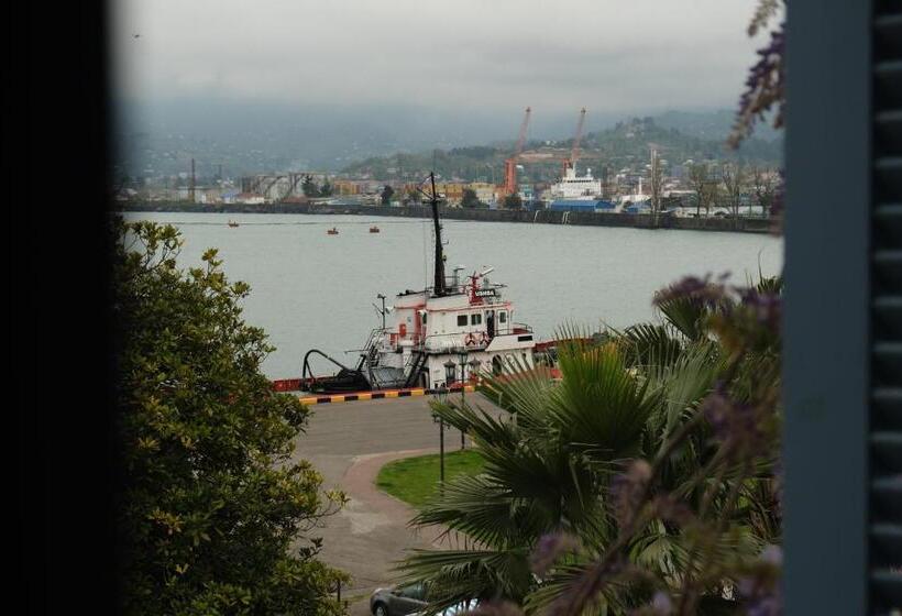 اتاق استاندارد با چشم‌انداز دریا, Rooms Hotel - Batumi