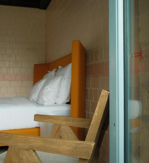 اتاق استاندارد با تخت دو نفره بزرگ, Rooms Hotel - Batumi