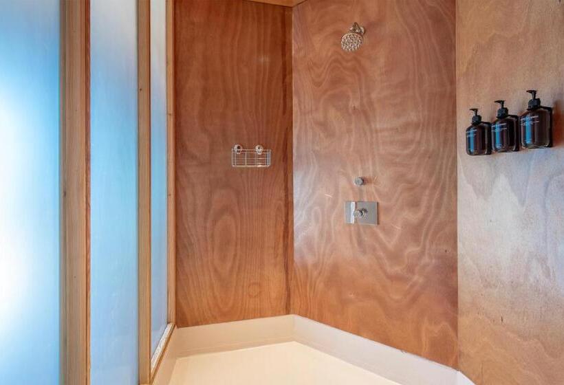 مجموعه ویستا شهر, Rooms Hotel - Batumi