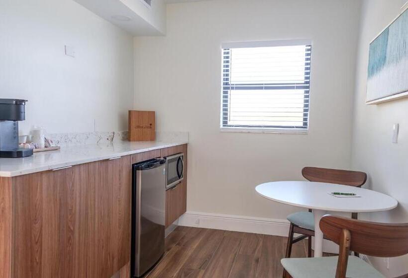 إستديو قياسى مطل على حمام السباحة, Melbourne Beach Resort & Surf Club