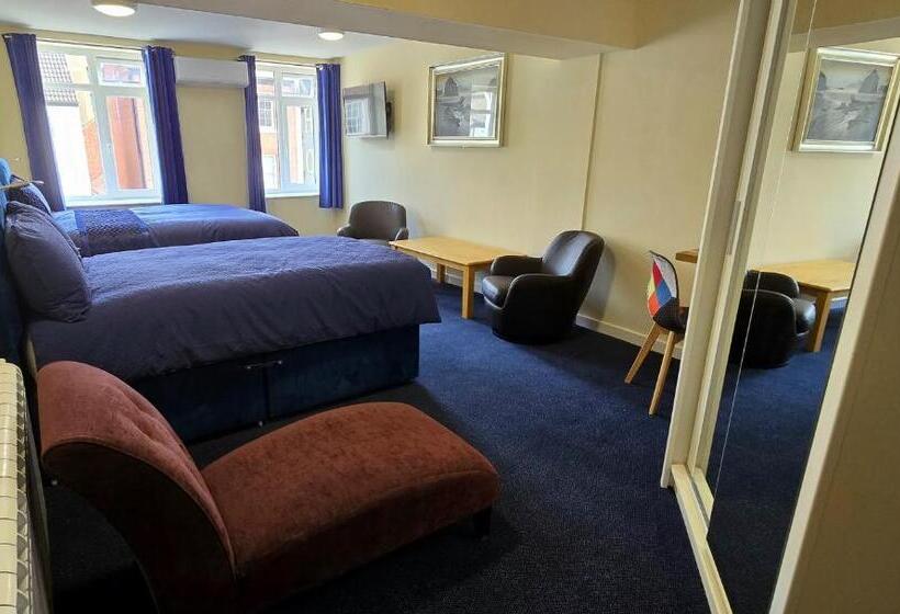 غرفة عائلية, The Carmichael   Hull City Centre