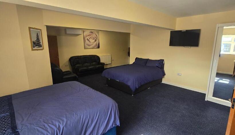 إستديو عائلى, The Carmichael   Hull City Centre