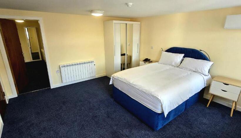 غرفة قياسية لذوى الاحتياجات الخاصة, The Carmichael   Hull City Centre