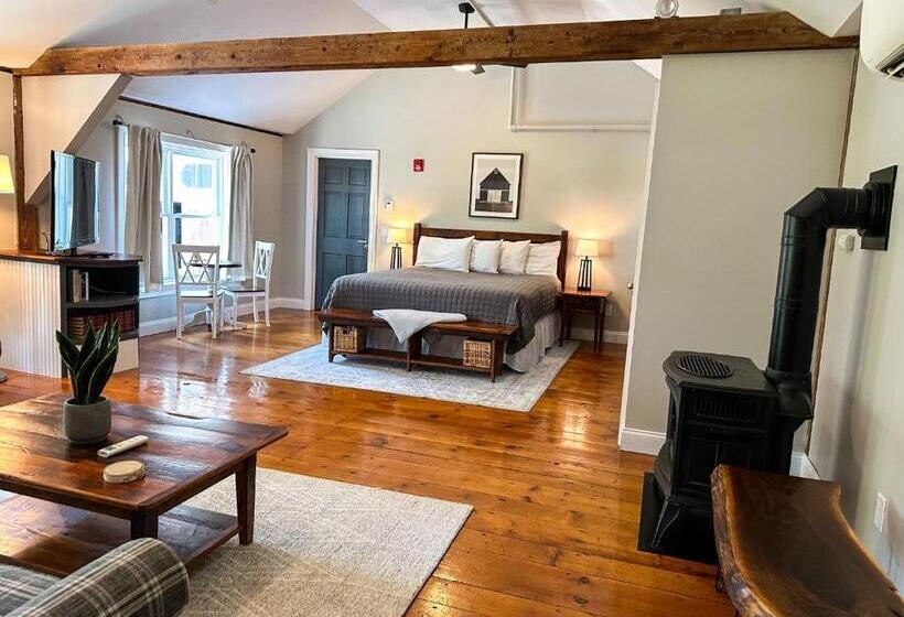 스탠다드 룸 킹사이즈 침대, The Black Walnut Inn