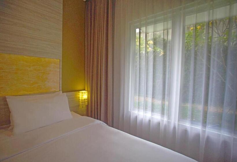 اتاق سوپریور با تخت بزرگ, Akshaya Hotel Karawang