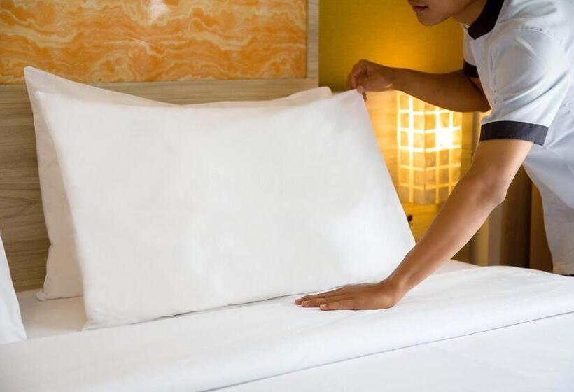 اتاق سوپریور با تخت بزرگ, Akshaya Hotel Karawang