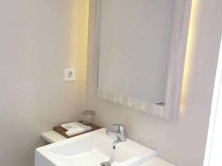 Номер Deluxe, Akshaya Hotel Karawang