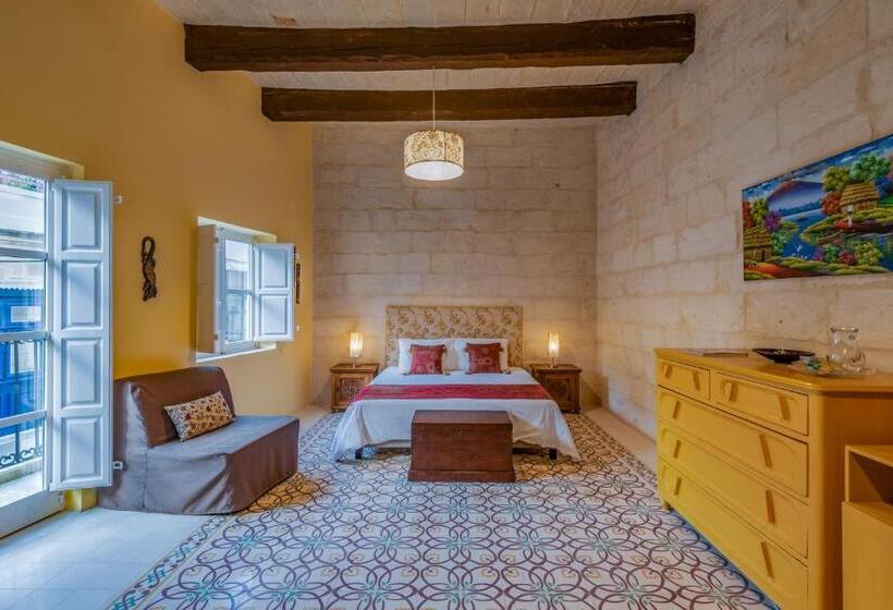 اتاق لوکس, The Stone House