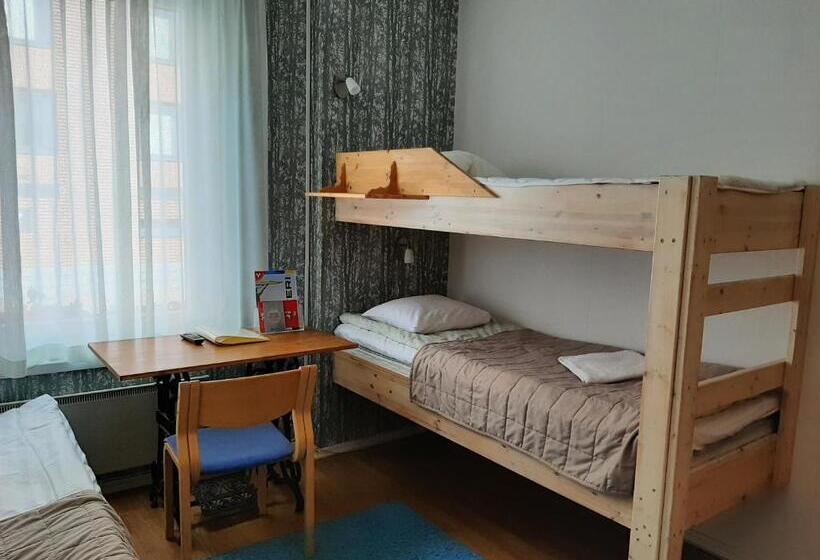 バスルーム共有のトリプルスタンダード, Hostel River