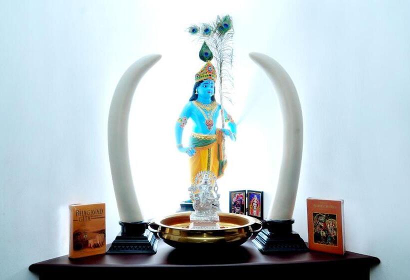 غرفة عائلية, Chandana Inn